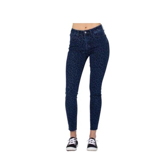 Judy Blue Jeans Women's 11/30 Blue Skinny Fit Leopard Print Mid Rise Raw Hem NWT - Picture 1 of 9